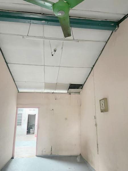 1-storey Terraced House for Sale in Taman Pandamaran Jaya (Pelabuhan Klang) - Shahidan Ismail - Interior - PropertyGuru.com.my