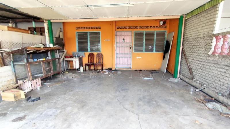 1-storey Terraced House for Sale in Taman Pandamaran Jaya (Pelabuhan Klang) - Shahidan Ismail - Exterior - PropertyGuru.com.my