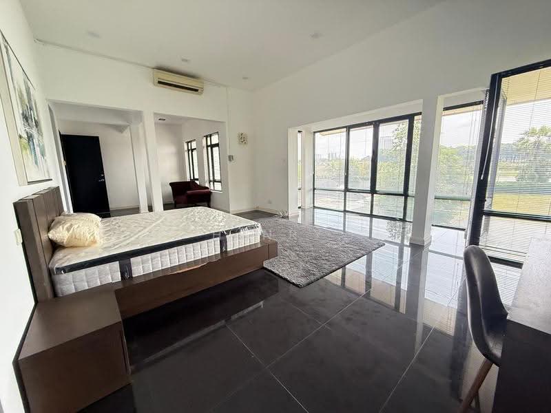 Bungalow House untuk Dijual di Perdana Lakeview East (Cyberjaya) - Henry Liew - Bedroom - PropertyGuru.com.my