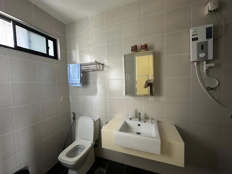 Kediaman Servis untuk Dijual di Meridin Suites @ The Meridin - Jennifer Ng - Bathroom - PropertyGuru.com.my