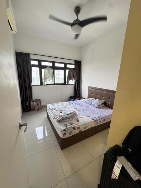 Kediaman Servis untuk Dijual di Meridin Suites @ The Meridin - Jennifer Ng - Bedroom - PropertyGuru.com.my