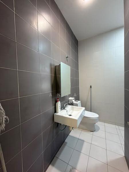 Semi-Detached House for Sale in Taman Nusa Idaman (Iskandar Puteri (Nusajaya)) - Anna Woon - Bathroom - PropertyGuru.com.my