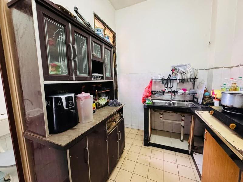 Cluster House for Sale in Bandar Tasik Puteri (Rawang) - Nazrin Hakimin - Kitchen - PropertyGuru.com.my