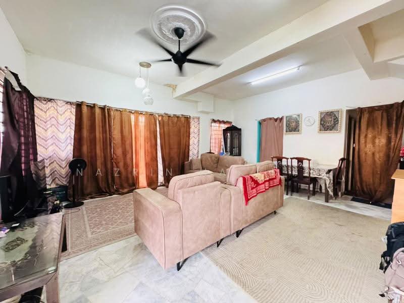 Cluster House for Sale in Bandar Tasik Puteri (Rawang) - Nazrin Hakimin - Living Room - PropertyGuru.com.my