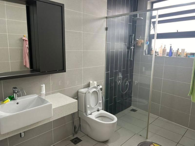Kediaman Servis untuk Dijual di The Cruise Residence - Jeffrey Yap - Bathroom - PropertyGuru.com.my