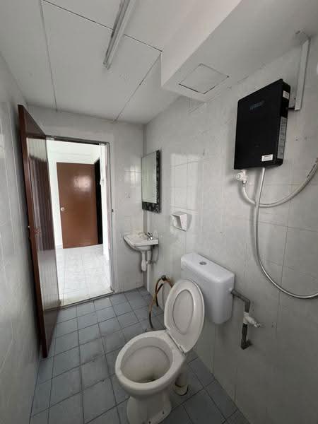 Apartment for Rent at Pangsapuri Suria Subang - Ray Chong - Bathroom - PropertyGuru.com.my