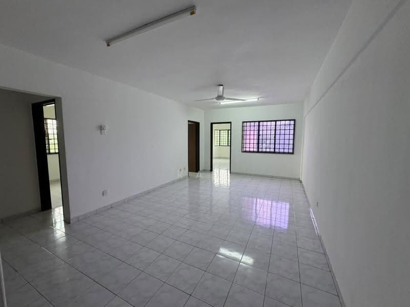 Apartment for Rent at Pangsapuri Suria Subang - Ray Chong - Living Room - PropertyGuru.com.my