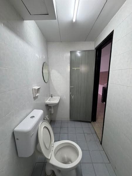 Apartment for Rent at Pangsapuri Suria Subang - Ray Chong - Bathroom - PropertyGuru.com.my