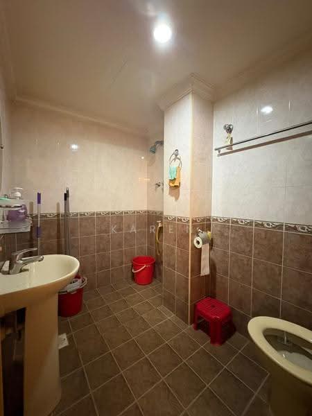 Rumah Teres 2.5-Tingkat untuk Dijual di Taman Bukit Desa (Kepong) - KAREN SIA - Bathroom - PropertyGuru.com.my