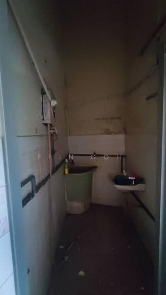 Shop for Sale in Melaka City (Melaka) - Elin Goh - Bathroom - PropertyGuru.com.my