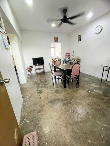 Flat for Sale at Taman Bukit Mewah - Samantha Tang - Living Room - PropertyGuru.com.my