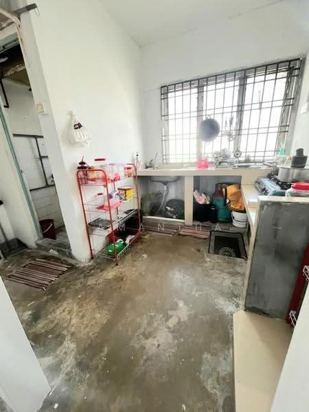 Flat for Sale at Taman Bukit Mewah - Samantha Tang - Kitchen - PropertyGuru.com.my