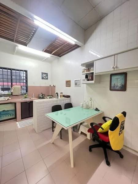 1.5-storey Terraced House for Sale in Taman Molek (Johor Bahru) - Glenn Woo - Kitchen - PropertyGuru.com.my