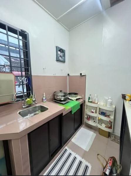 1.5-storey Terraced House for Sale in Taman Molek (Johor Bahru) - Glenn Woo - Kitchen - PropertyGuru.com.my