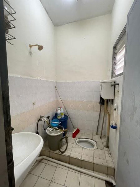 Rumah Teres untuk Dijual di Taman Wangsa Permai (Kepong) - Yanis Cheong - Bathroom - PropertyGuru.com.my