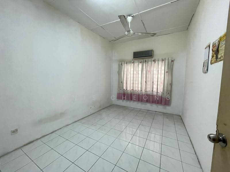 Rumah Teres untuk Dijual di Taman Wangsa Permai (Kepong) - Yanis Cheong - Bedroom - PropertyGuru.com.my