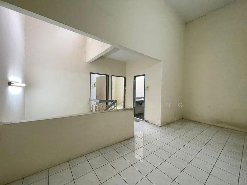 Rumah Teres untuk Dijual di Taman Wangsa Permai (Kepong) - Yanis Cheong - Living Room - PropertyGuru.com.my