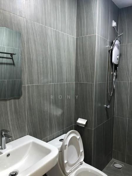 Kondominium untuk Dijual di The Hamilton - Rony Yeo - Bathroom - PropertyGuru.com.my