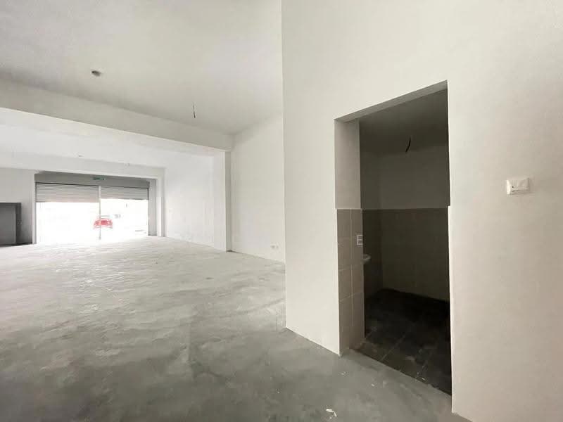 Shop for Rent in Balakong (Selangor) - Michelle Teoh - Interior - PropertyGuru.com.my