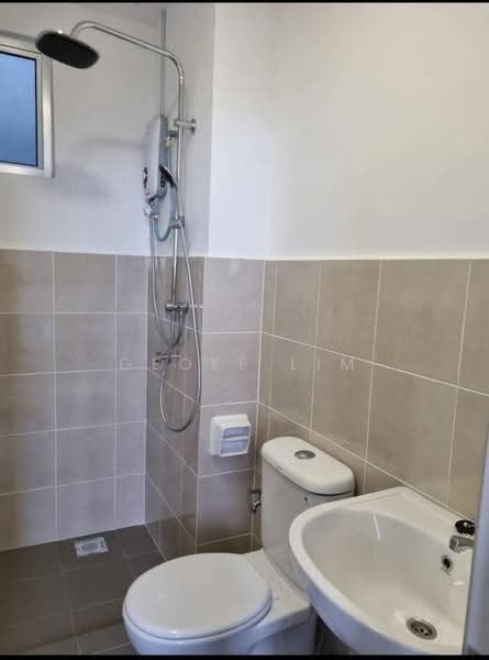 Pangsapuri untuk Disewa di Safira Apartment - Geoff Lim - Bathroom - PropertyGuru.com.my