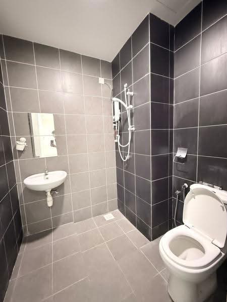 Kediaman Servis untuk Disewa di The Zizz @ Damansara North - Ray Chong - Bathroom - PropertyGuru.com.my
