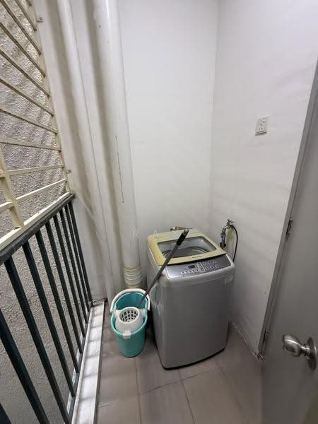Kediaman Servis untuk Disewa di The Zizz @ Damansara North - Ray Chong - Balcony - PropertyGuru.com.my