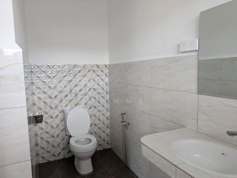 Rumah Teres untuk Disewa di Wangsa Baiduri (Subang Jaya) - Brahmma . - Bathroom - PropertyGuru.com.my