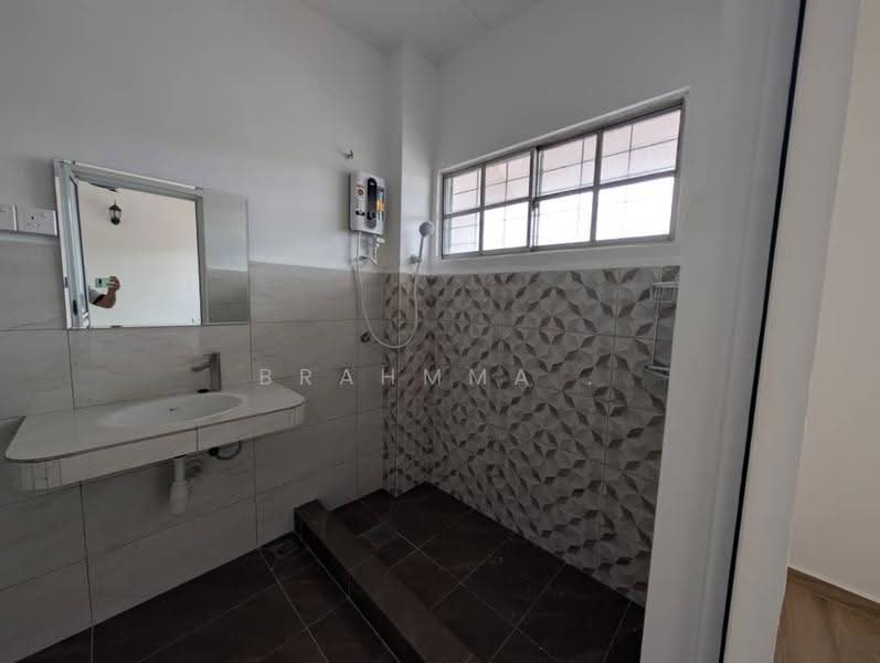 Rumah Teres untuk Disewa di Wangsa Baiduri (Subang Jaya) - Brahmma . - Bathroom - PropertyGuru.com.my