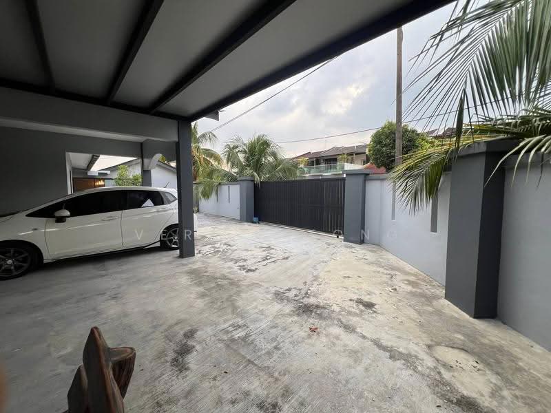 1.5-storey Terraced House for Sale in Taman Molek (Johor Bahru) - Vera Cheong - Exterior - PropertyGuru.com.my