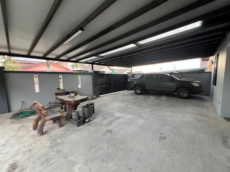 1.5-storey Terraced House for Sale in Taman Molek (Johor Bahru) - Vera Cheong - Exterior - PropertyGuru.com.my