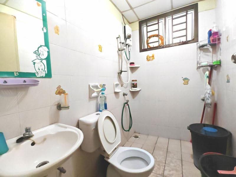 Kediaman Servis untuk Dijual di Nusa Perdana Apartment - Yvonne Lim - Bathroom - PropertyGuru.com.my
