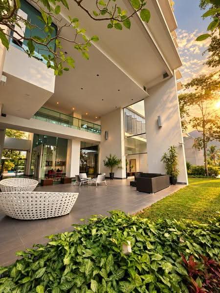 Kondominium untuk Dijual di Infinity Beachfront Condominium - Billy Teh - Exterior - PropertyGuru.com.my