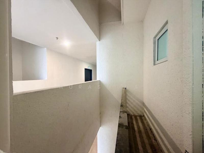 Kediaman Servis untuk Dijual di Mesahill - Nurasmida Abdul Sattar - Corridor - PropertyGuru.com.my