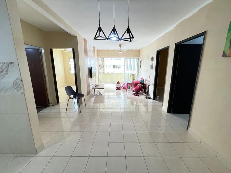 Kondominium untuk Dijual di Magna Ville - Marcus Lee - Living Room - PropertyGuru.com.my