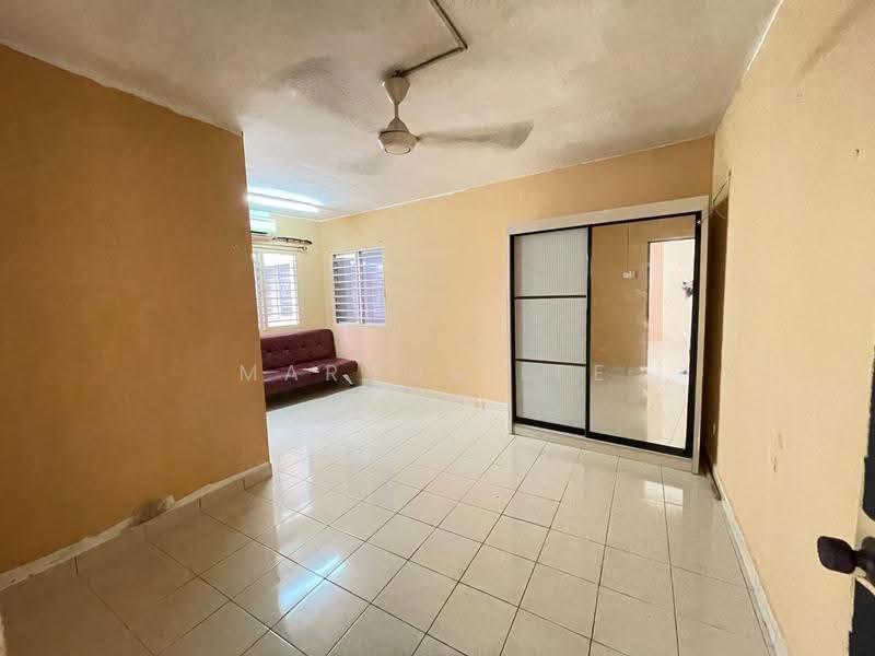 Kondominium untuk Dijual di Magna Ville - Marcus Lee - Living Room - PropertyGuru.com.my