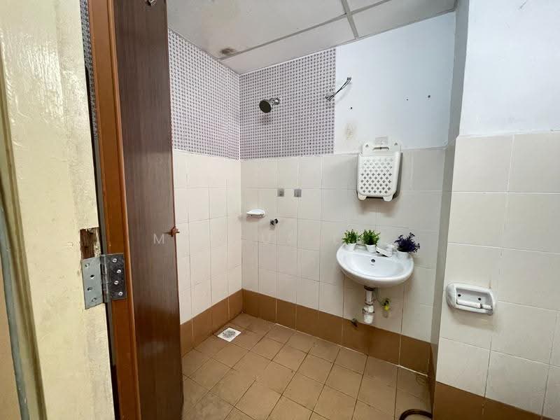Kondominium untuk Dijual di Magna Ville - Marcus Lee - Bathroom - PropertyGuru.com.my