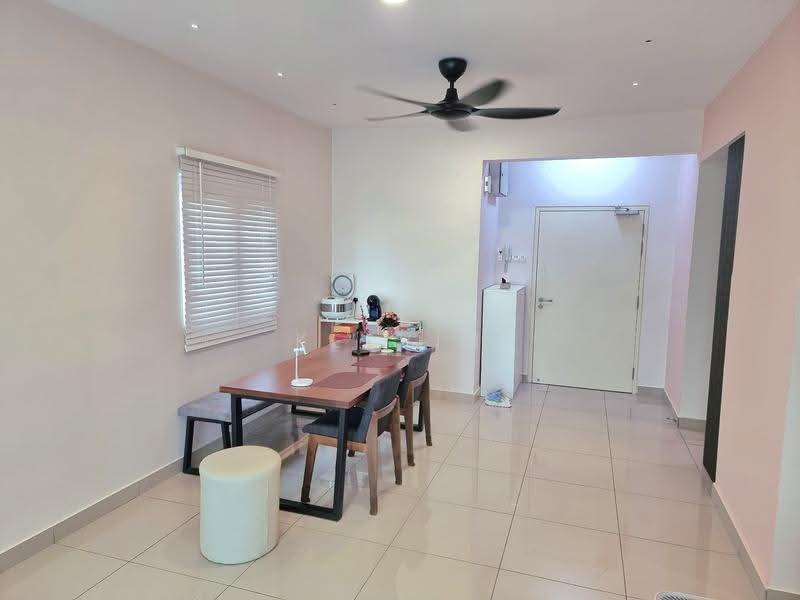 Kediaman Servis untuk Dijual di Galleria Equine Park - Kelvin Ng - Dining Room - PropertyGuru.com.my