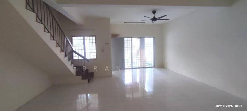 2-storey Terraced House for Sale in Taman Puncak Jalil (Seri Kembangan) - Brandon Yee - Living Room - PropertyGuru.com.my