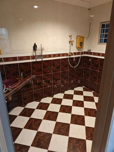 Bungalow House for Sale in Sungai Pelek (Selangor) - Nicholas Yap - Bathroom - PropertyGuru.com.my