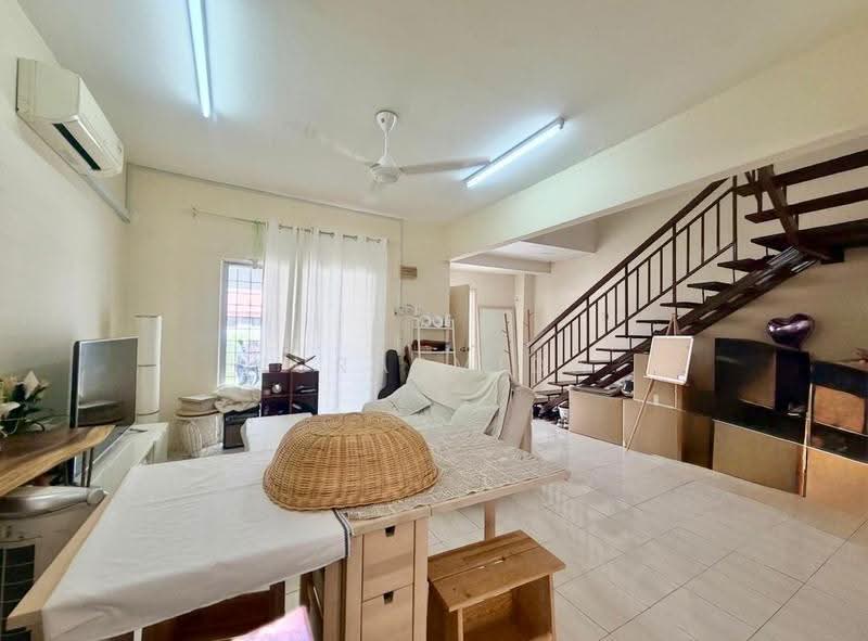 2-storey Terraced House for Sale in Jenjarom (Selangor) - Nurasmida Abdul Sattar - Living Room - PropertyGuru.com.my