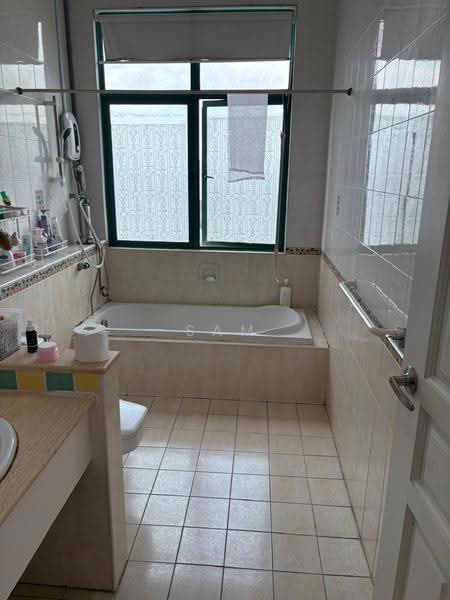 Condominium for Sale at Tanjung Park Condominium - Sam Yeoh - Bathroom - PropertyGuru.com.my