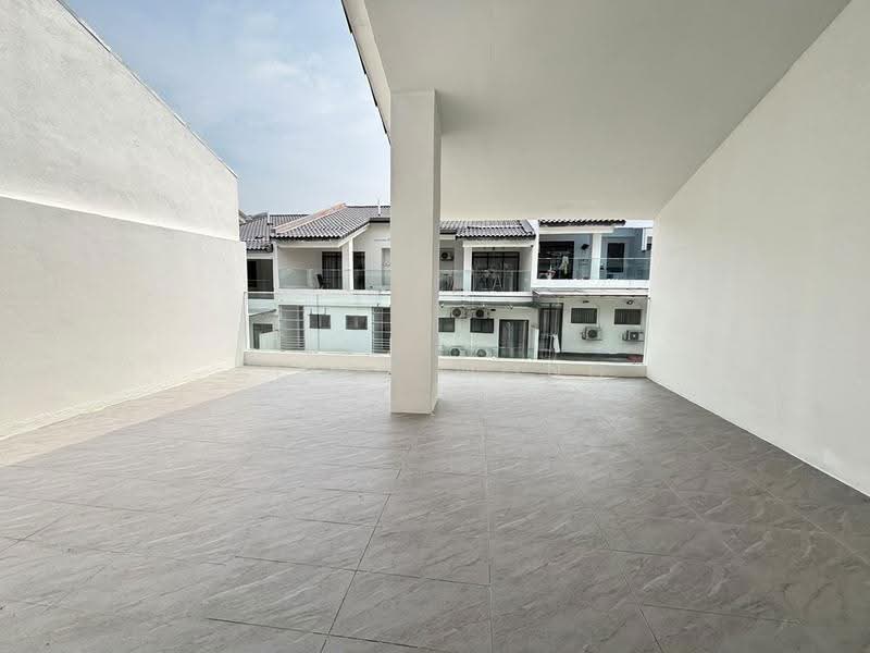2.5-storey Terraced House for Sale in Rawang (Selangor) - Alice Wong - Balcony - PropertyGuru.com.my