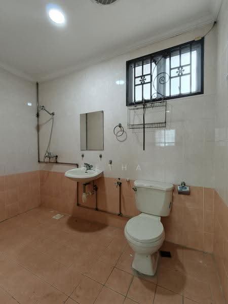 3-storey Terraced House for Sale in Taman Gembira (Jalan Klang Lama (Old Klang Road)) - Hetha Chan - Bathroom - PropertyGuru.com.my