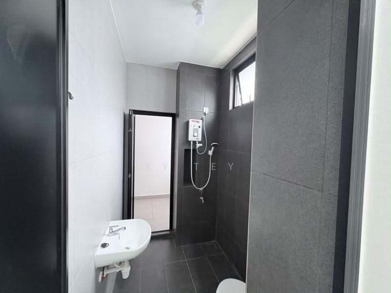 Rumah Teres 2-Tingkat untuk Disewa di Taman Mount Austin (Tebrau) - YY Tey - Bathroom - PropertyGuru.com.my
