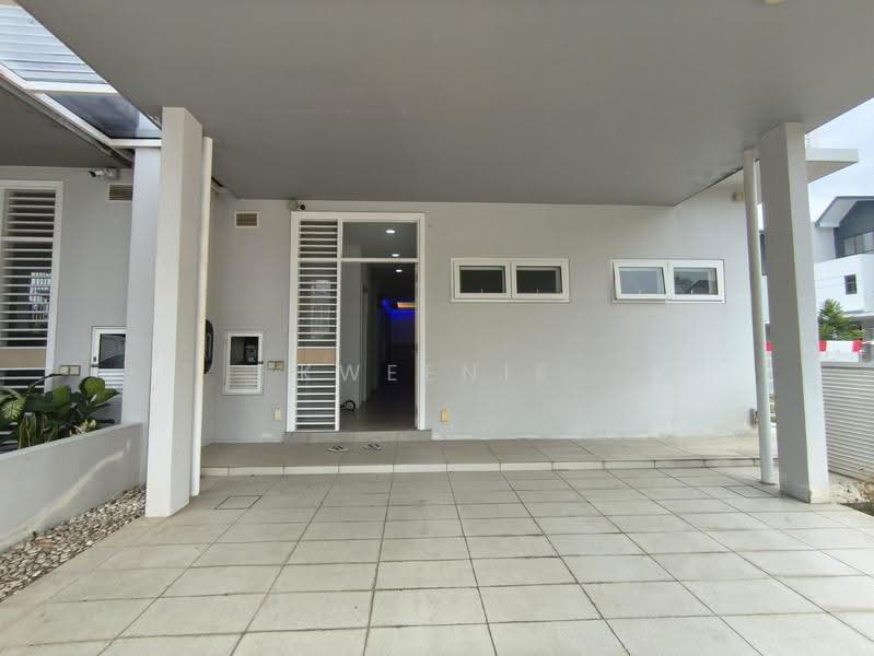 Rumah Teres 3-Tingkat untuk Dijual di Serdang (Seri Kembangan) - Kweenie Chong - Exterior - PropertyGuru.com.my