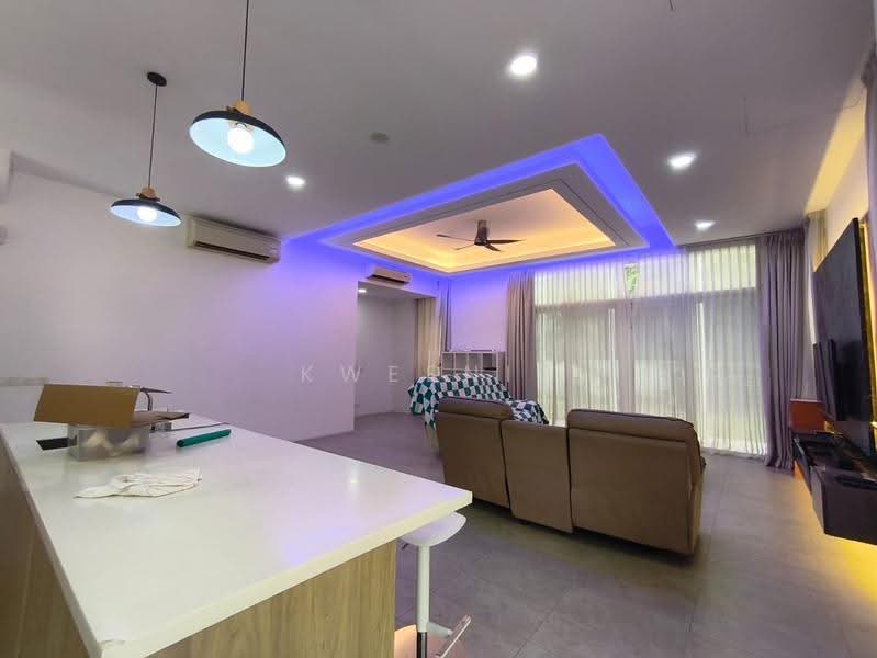 Rumah Teres 3-Tingkat untuk Dijual di Serdang (Seri Kembangan) - Kweenie Chong - Living Room - PropertyGuru.com.my