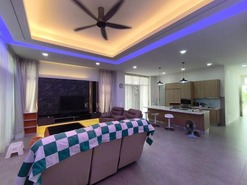 Rumah Teres 3-Tingkat untuk Dijual di Serdang (Seri Kembangan) - Kweenie Chong - Living Room - PropertyGuru.com.my