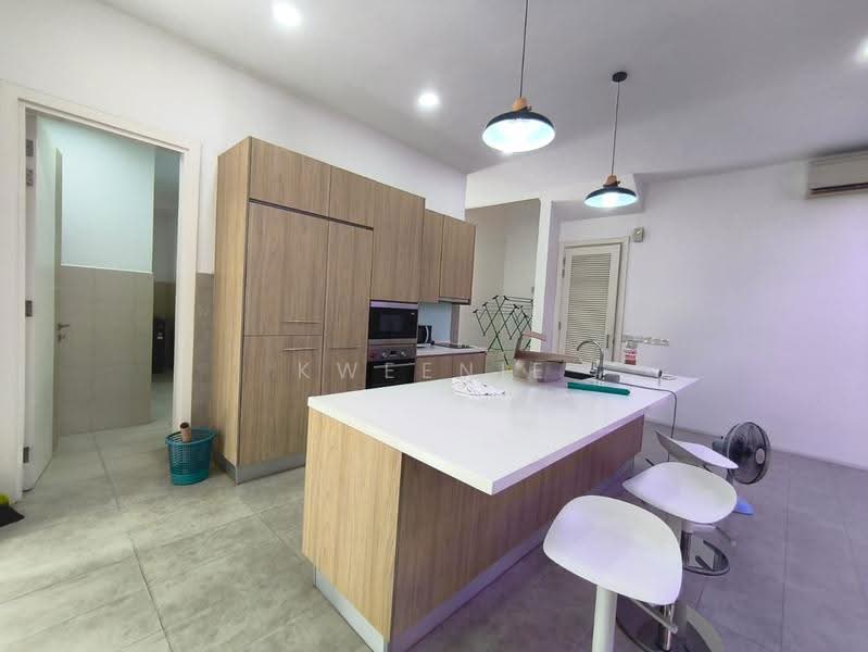Rumah Teres 3-Tingkat untuk Dijual di Serdang (Seri Kembangan) - Kweenie Chong - Kitchen - PropertyGuru.com.my
