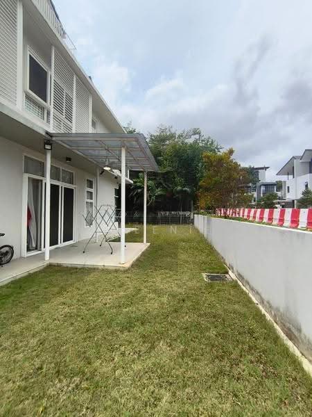 Rumah Teres 3-Tingkat untuk Dijual di Serdang (Seri Kembangan) - Kweenie Chong - Exterior - PropertyGuru.com.my
