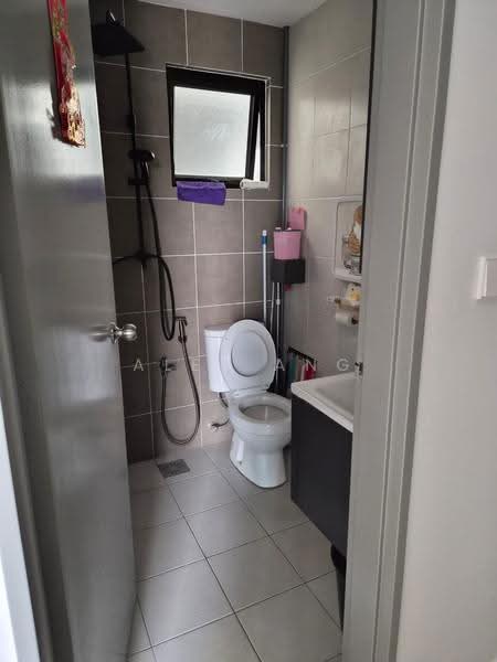 Kondominium untuk Dijual di Dezire Hill Residence - Alex Ang - Bathroom - PropertyGuru.com.my